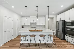 5858 Strathmore Ct, Charlotte, NC 28215 - Photo 7