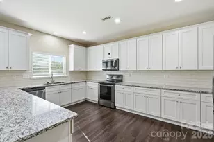 9237 Seamill Rd, Charlotte, NC 28278 - Photo 7