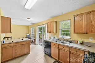7329 Starvalley Dr, Charlotte, NC 28210 - Photo 5