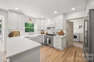 1340 Piccadilly Dr, Charlotte, NC 28211 - Photo 9