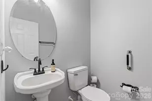 8522 Delamere Ln, Charlotte, NC 28269 - Photo 17