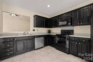8316 Rhian Brook Ln, Charlotte, NC 28216 - Photo 13