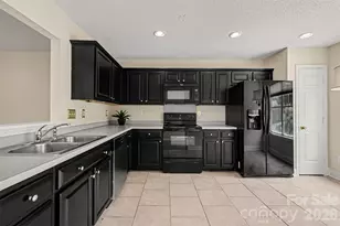 8316 Rhian Brook Ln, Charlotte, NC 28216 - Photo 15