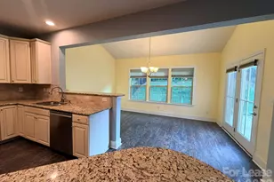 5816 Selkirkshire Rd, Charlotte, NC 28278 - Photo 7