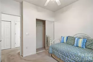 9035 Meadowmont View Dr, Charlotte, NC 28269 - Photo 17