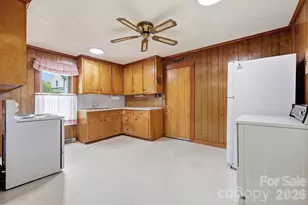 209 Virginia Ave, Marion, NC 28752 - Photo 9