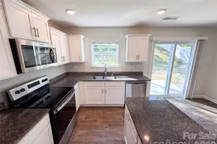 2014 Tarzi Ln, Charlotte, NC 28215 - Photo 9
