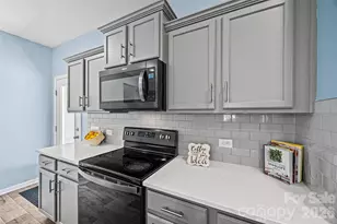 10210 Holly Park Dr, Charlotte, NC 28214 - Photo 13
