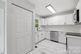 9430 Trinity Rd, Charlotte, NC 28216 - Photo 11
