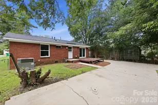 9430 Trinity Rd, Charlotte, NC 28216 - Photo 25