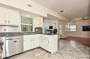 13518 Krislyn Woods Pl, Charlotte, NC 28278 - Photo 19