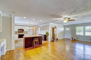 1014 Ranbar St, Cherryville, NC 28021 - Photo 5