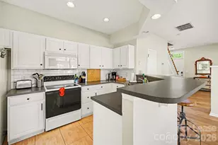 701 E 8th St, Charlotte, NC 28202 - Photo 15