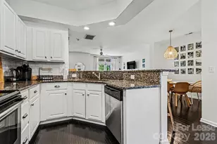 703 E 8th St, Charlotte, NC 28202 - Photo 11