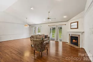 315 Charlestown Dr, Hendersonville, NC 28792 - Photo 5