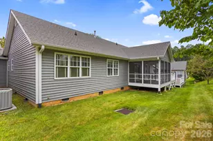 315 Charlestown Dr, Hendersonville, NC 28792 - Photo 29