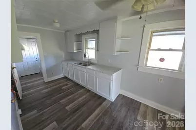 1515 16th Avenue NE, Hickory, NC 28601 - Photo 5
