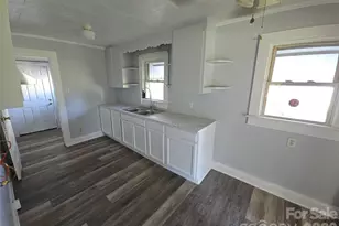 1515 16th Ave NE, Hickory, NC 28601 - Photo 5