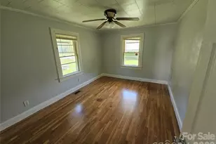 1515 16th Ave NE, Hickory, NC 28601 - Photo 7