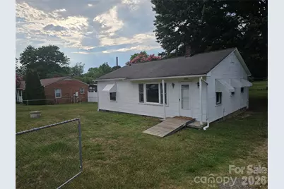 1515 16th Avenue NE, Hickory, NC 28601 - Photo 1