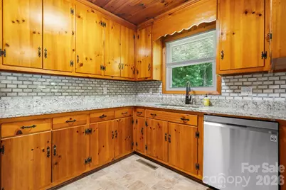 704 4th Street SW, Conover, NC 28613 - Photo 9