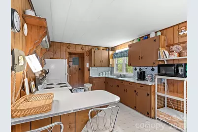 198 Florida Hill Drive, Green Mountain, NC 28740 - Photo 19