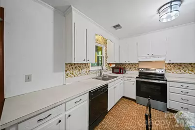 323 Meadowbrook Drive, Matthews, NC 28104 - Photo 9