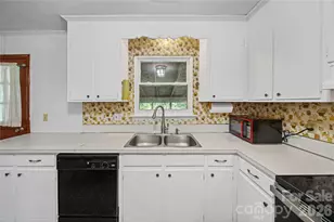 323 Meadowbrook Dr, Matthews, NC 28104 - Photo 11