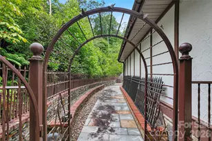 275 Hubbard Holw Rd, Rosman, NC 28772 - Photo 7