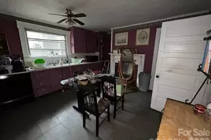 129 Pine St, Rutherfordton, NC 28139 - Photo 9