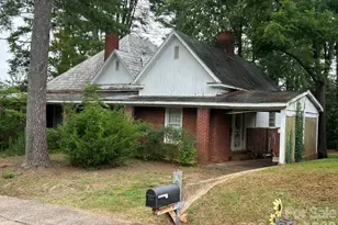 129 Pine St, Rutherfordton, NC 28139 - Photo 1
