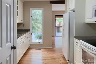 25 Village Dr, Asheville, NC 28803 - Photo 11