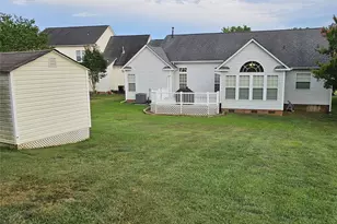4022 Meadowview Hills Dr, Charlotte, NC 28269 - Photo 3