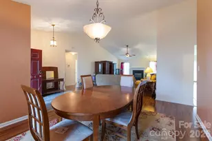9704 Aventide Ln, Charlotte, NC 28215 - Photo 5