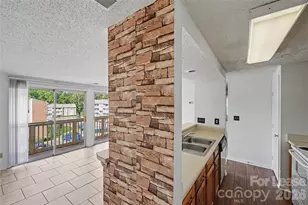 1624 Arlyn Cir, Charlotte, NC 28213 - Photo 3