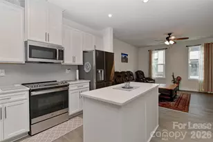 421 Spearfield Ln, Charlotte, NC 28205 - Photo 3
