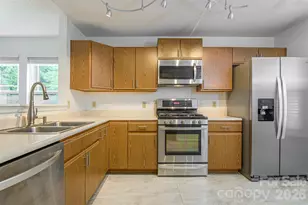 1405 Deermouse Way, Hendersonville, NC 28792 - Photo 9