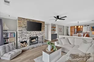9709 Emerald Point Dr, Charlotte, NC 28278 - Photo 7