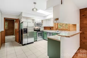 423 Rambling Dr, Hendersonville, NC 28739 - Photo 13