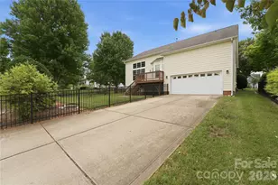 5918 Phyliss Ln, Charlotte, NC 28227 - Photo 17