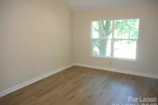 8037 Shiny Meadow Ln, Charlotte, NC 28215 - Photo 11