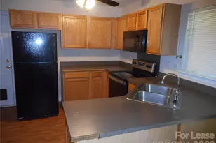 8037 Shiny Meadow Ln, Charlotte, NC 28215 - Photo 3
