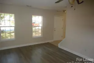 8037 Shiny Meadow Ln, Charlotte, NC 28215 - Photo 19