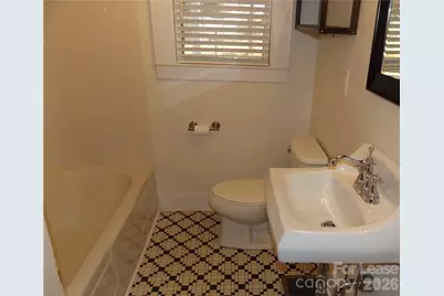 1024 8th Street NE, Hickory, NC 28601 - Photo 7