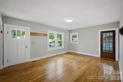 1909 2nd Avenue SW, Hickory, NC 28602 - Photo 5