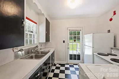 1211 Woodland Drive, Charlotte, NC 28205 - Photo 3