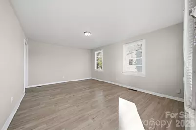1512 N Deal Avenue, Newton, NC 28658 - Photo 3