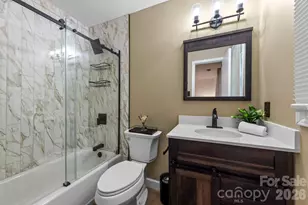 6435 Bridlewood Ln, Charlotte, NC 28215 - Photo 17
