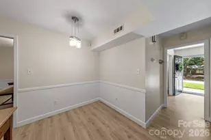 6435 Bridlewood Ln, Charlotte, NC 28215 - Photo 11