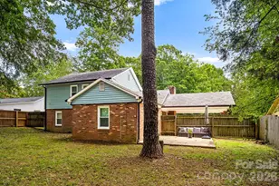 6435 Bridlewood Ln, Charlotte, NC 28215 - Photo 23